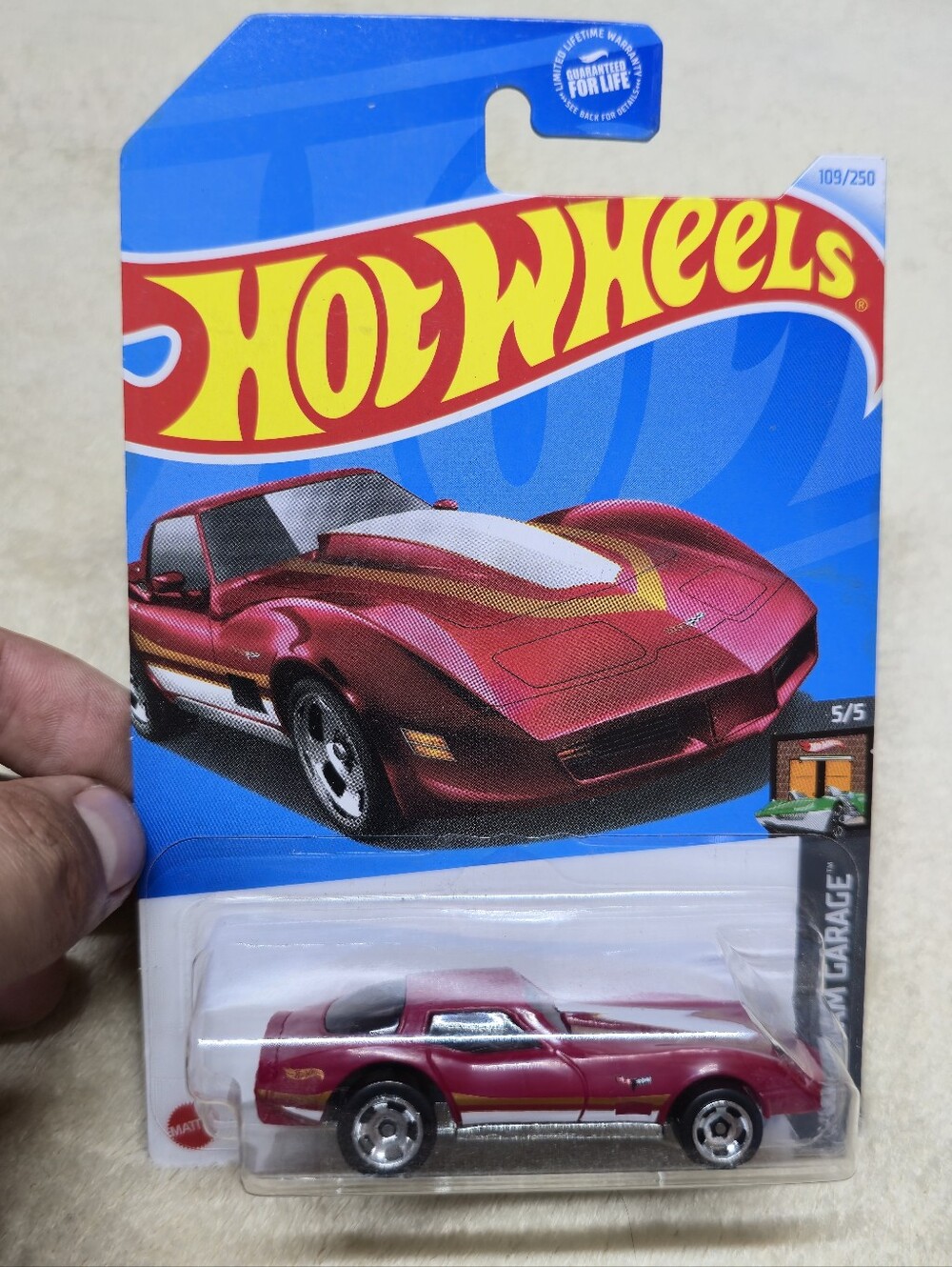 Hot Wheels Dream Garage Corvette Stingray, Burgundy
